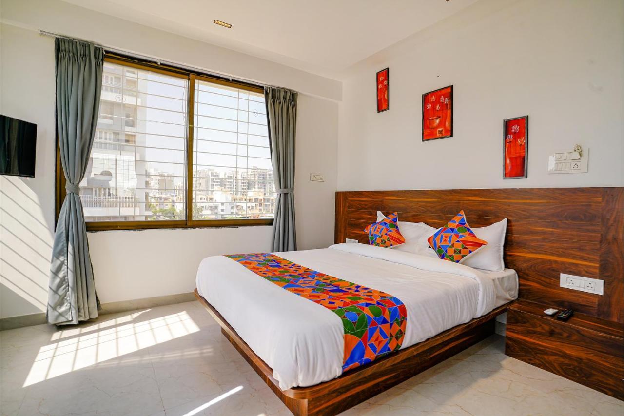 Fabhotel Crystal Inn - Nr Suvarndeep Chowk Pimpri-Chinchwad Екстер'єр фото